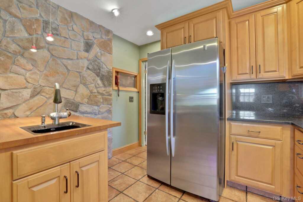 1041 Pine Place, Kingston, NY 12401 - Photo 10 of 25