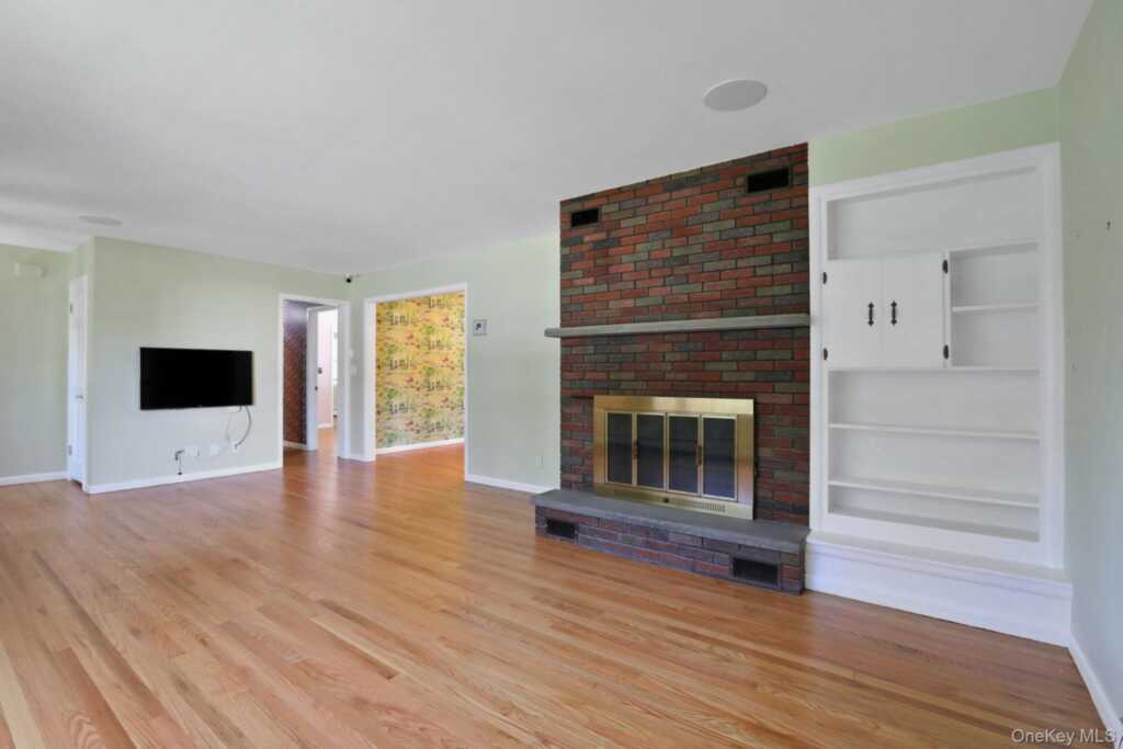 1041 Pine Place, Kingston, NY 12401 - Photo 5 of 25