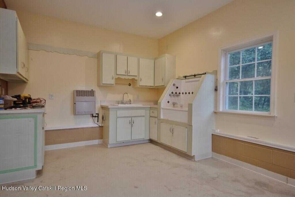 2586 Lucas Turnpike, High Falls, NY 12440 - Photo 6 of 30