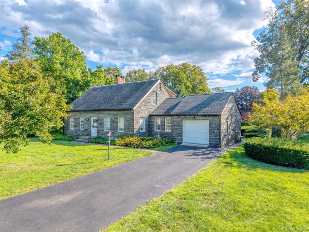 12 Zandhoek Road, Hurley, NY 12443