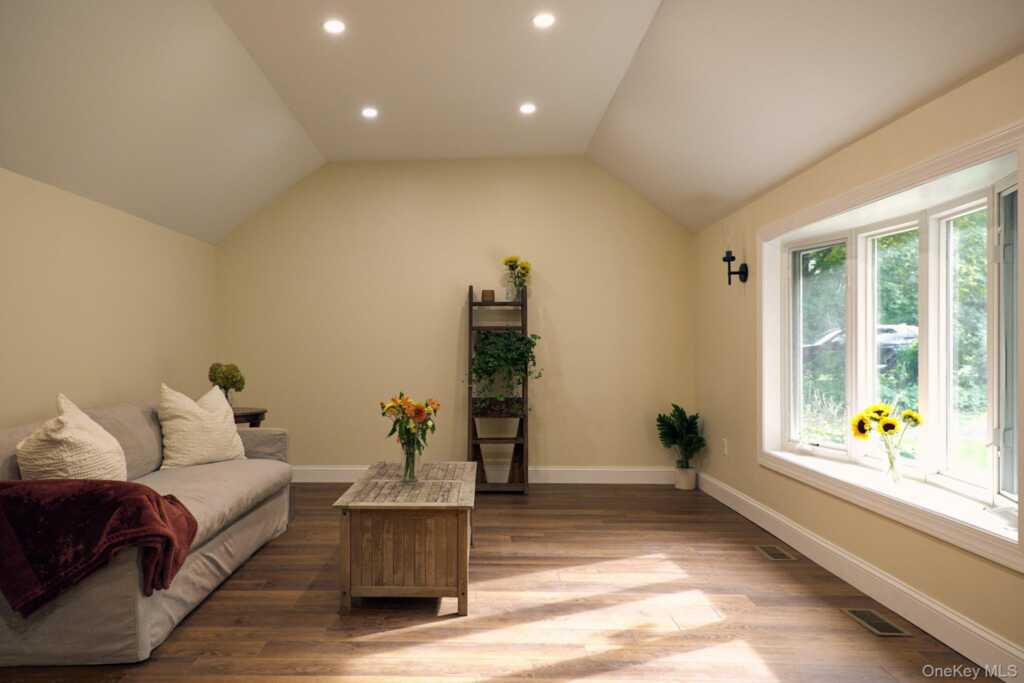 536 River Road, Rhinebeck, NY 12572 - Photo 4 of 24