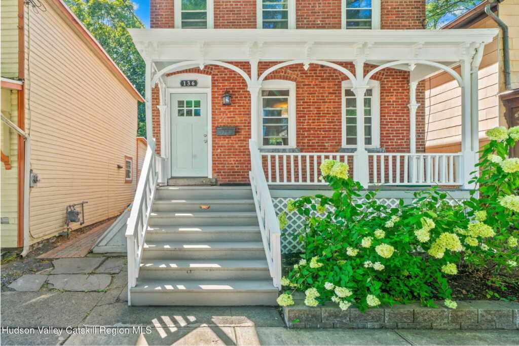 136 Cedar Street, Kingston, NY 12401 - Photo 2 of 23