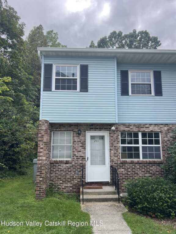 201 Briarwood Court, New Paltz, NY 12561