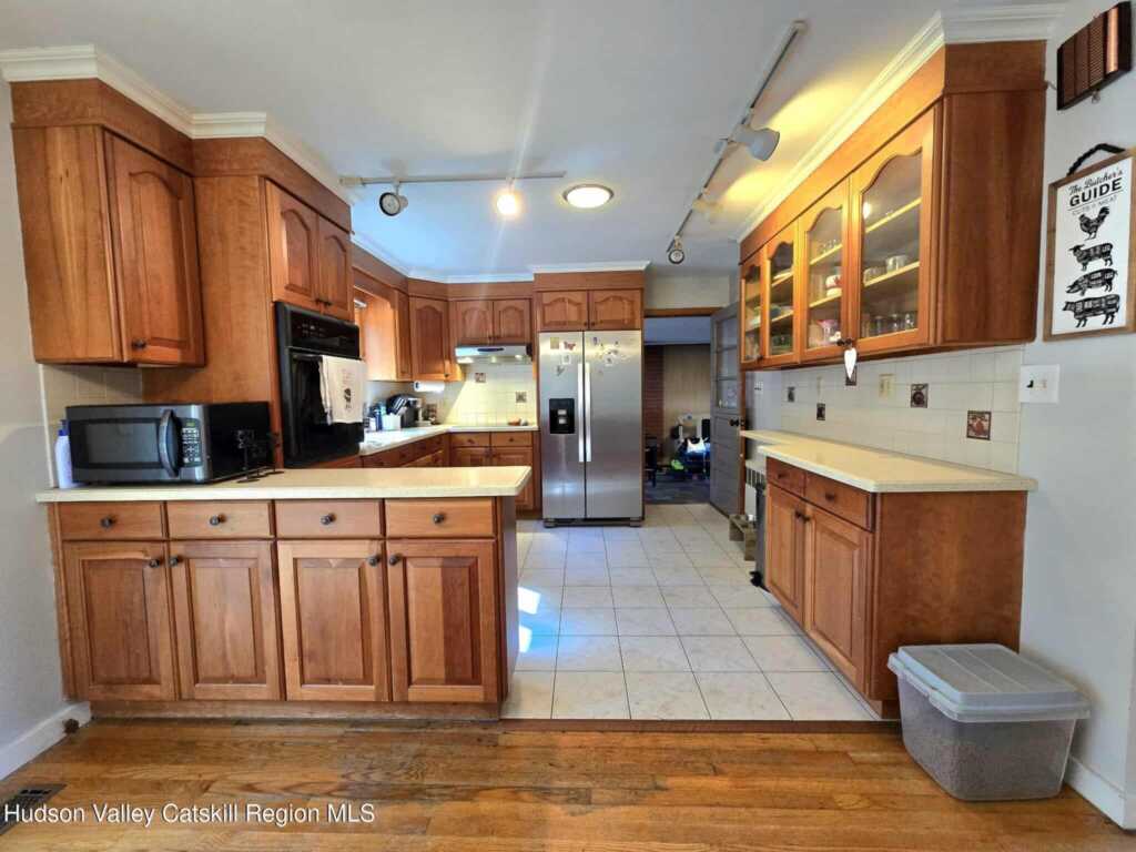 610 Oakwood Drive, Kingston, NY 12401 - Photo 7 of 28