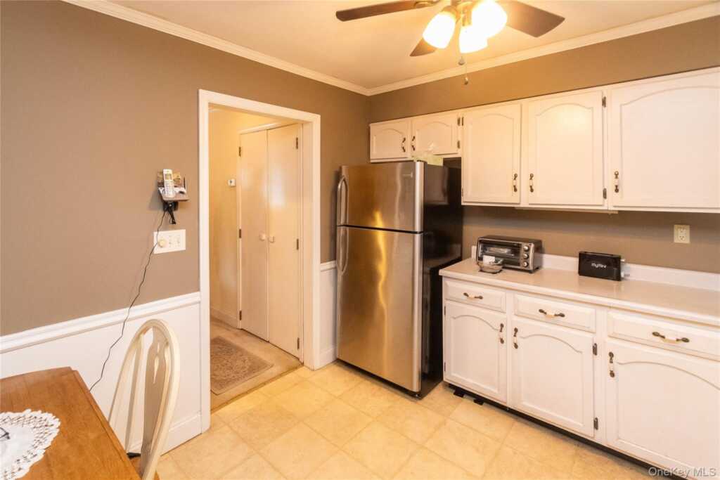 258 Village Court, Kingston, NY 12401 - Photo 15 of 41
