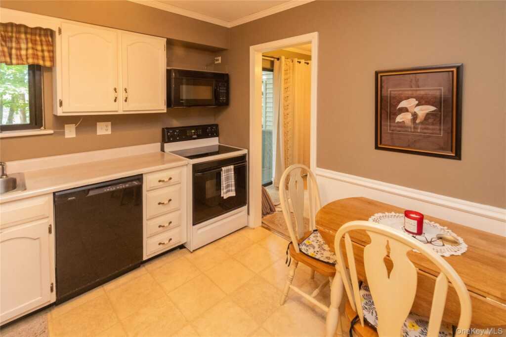 258 Village Court, Kingston, NY 12401 - Photo 16 of 41