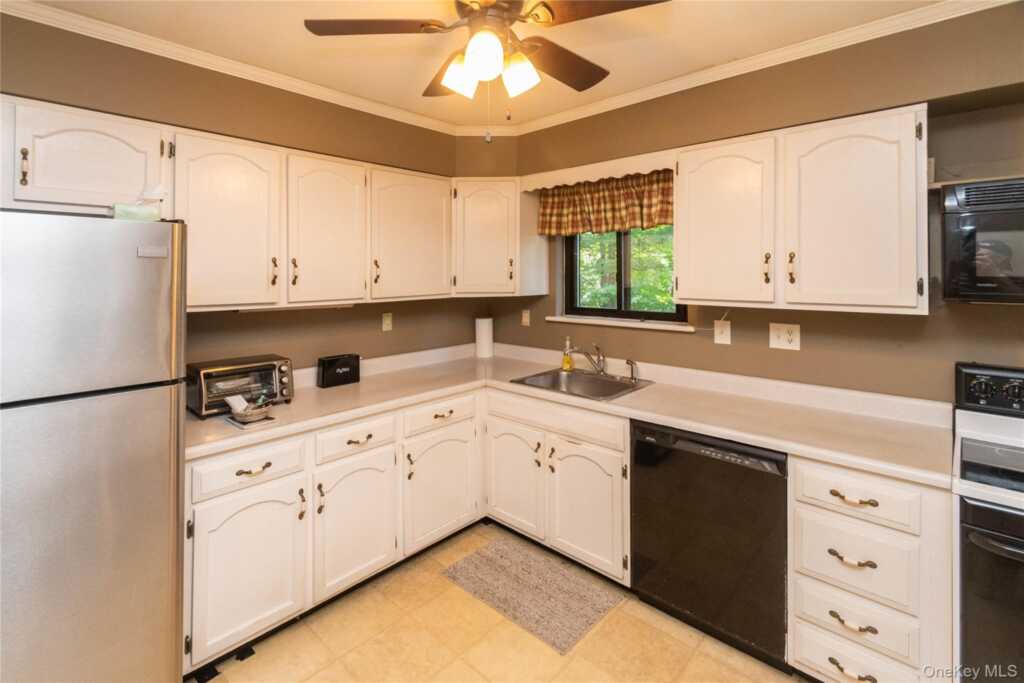 258 Village Court, Kingston, NY 12401 - Photo 17 of 41