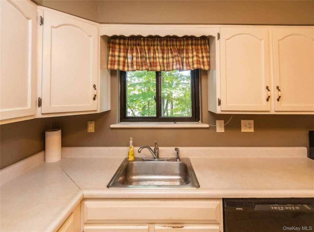258 Village Court, Kingston, NY 12401 - Photo 18 of 41
