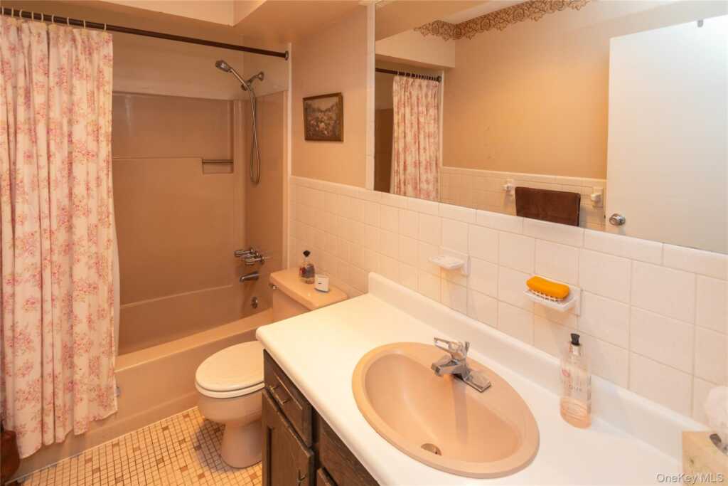 258 Village Court, Kingston, NY 12401 - Photo 23 of 41