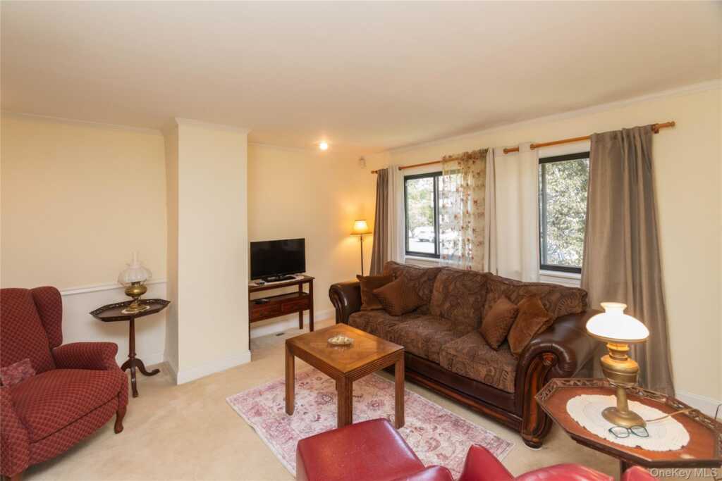 258 Village Court, Kingston, NY 12401 - Photo 5 of 41