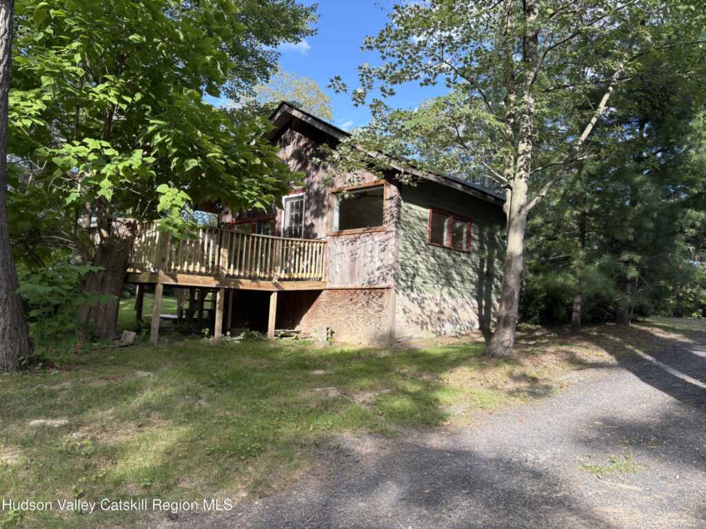 15 Jackson Hill Rd Road, Saugerties, NY 12477