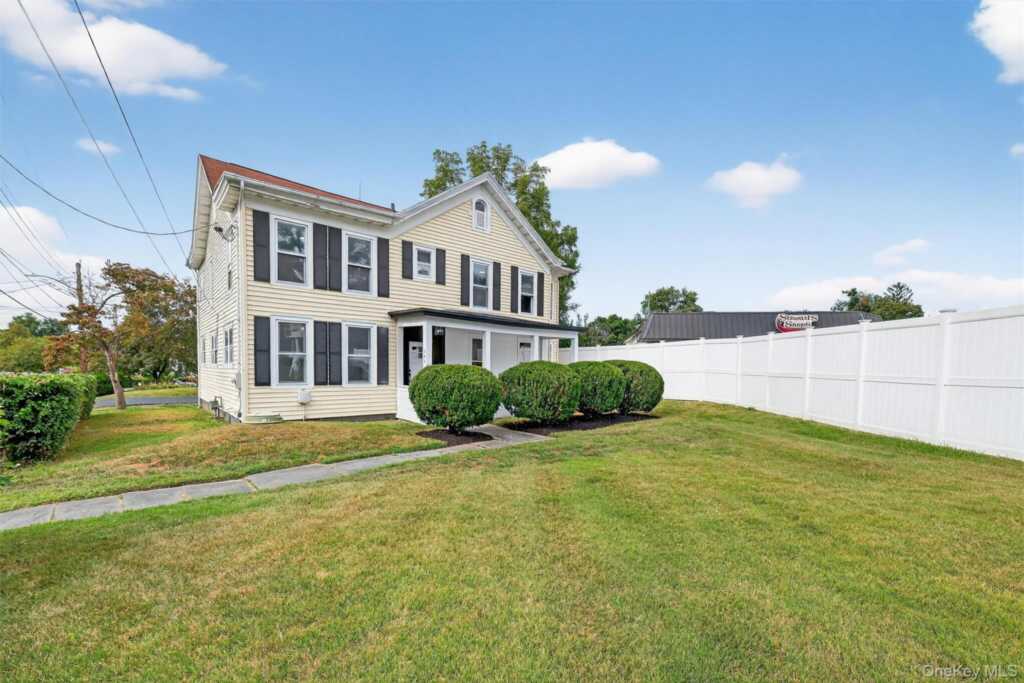 345 Lucas Avenue, Kingston, NY 12401 - Photo 2 of 41