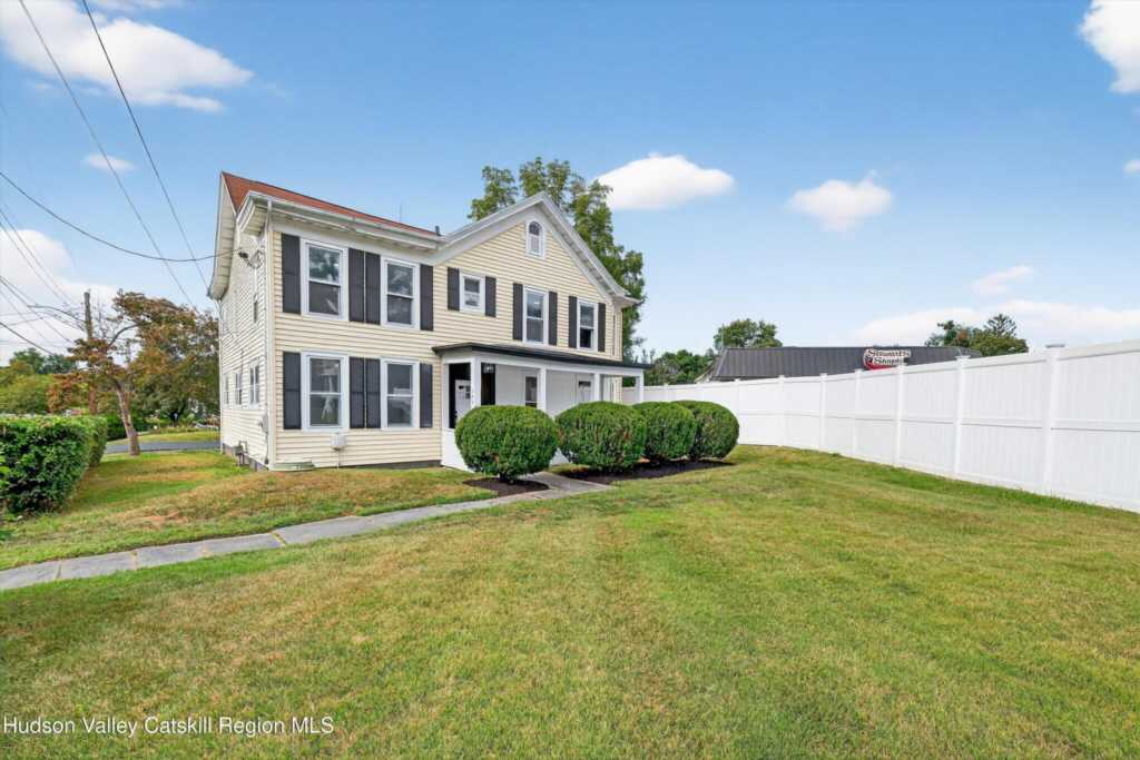 345 Lucas Avenue, Kingston, NY 12401 - Photo 2 of 40