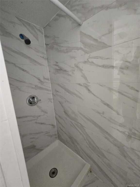 343 Washington Avenue, Kingston, NY 12401 - Photo 8 of 19