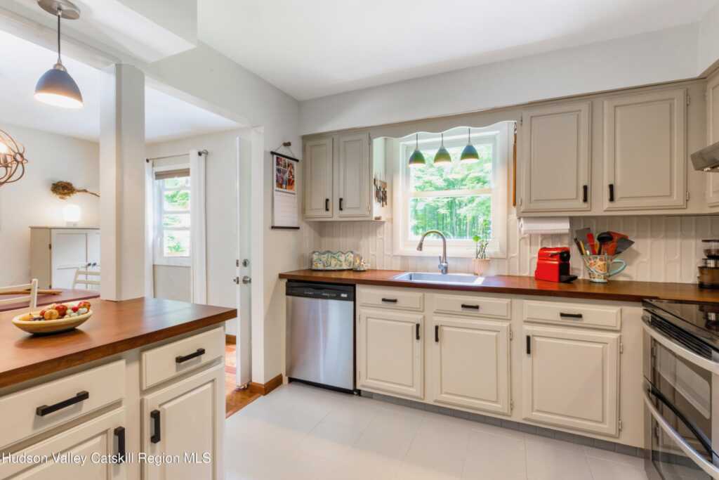424 Tongore Way Way, Kingston, NY 12401 - Photo 12 of 46