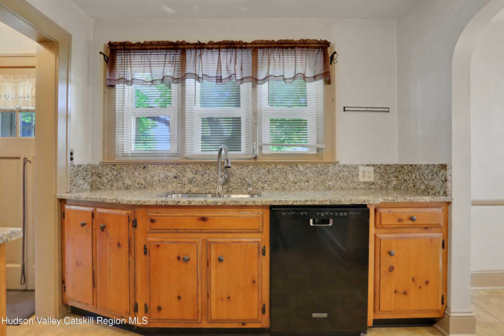 94 Roosevelt Avenue, Kingston, NY 12401 - Photo 13 of 27