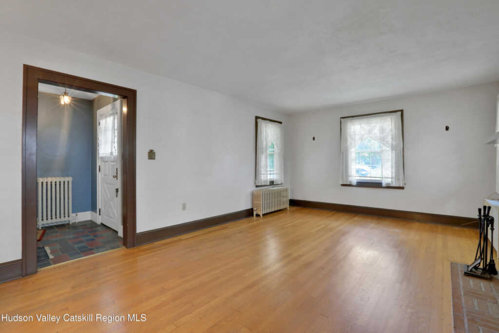 94 Roosevelt Avenue, Kingston, NY 12401 - Photo 5 of 27