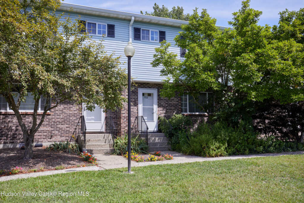703 Briarwood Court, New Paltz, NY 12561