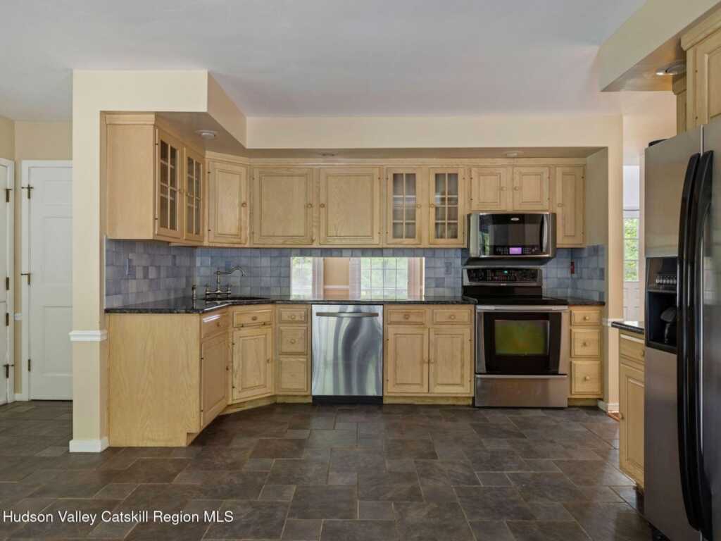 1232 Glasco Turnpike, Saugerties, NY 12477 - Photo 8 of 33