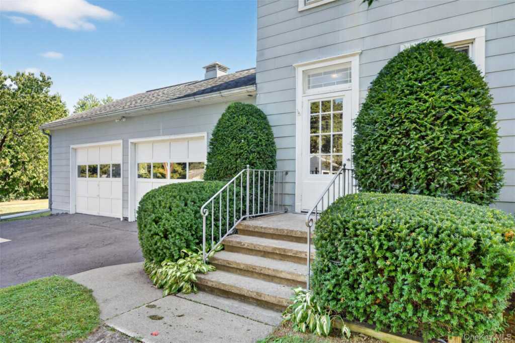 51 Mulberry Street, Rhinebeck, NY 12572 - Photo 3 of 38