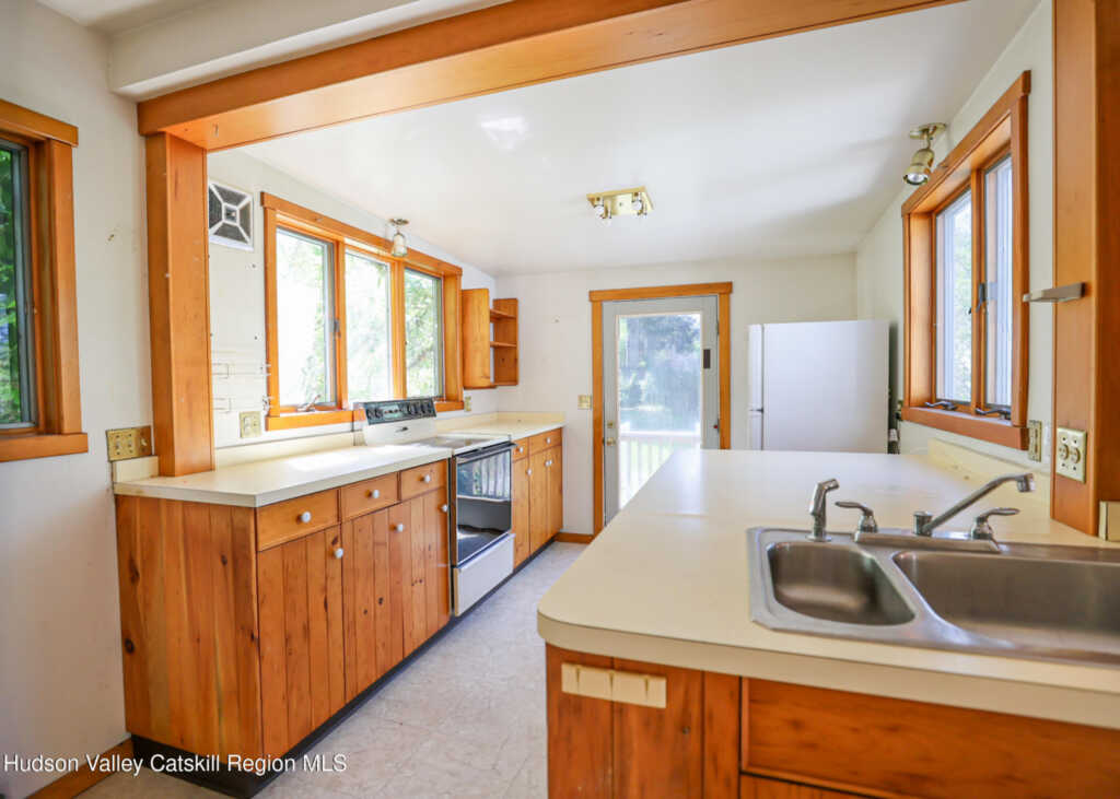19 Johnston Avenue, Kingston, NY 12401 - Photo 12 of 38