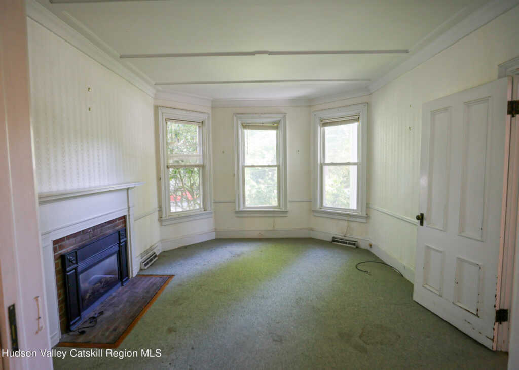 19 Johnston Avenue, Kingston, NY 12401 - Photo 4 of 38