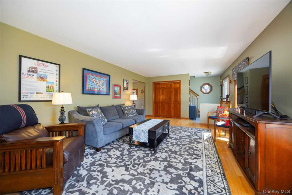 3 Meadow Court, Saugerties, NY 12477 - Photo 4 of 33