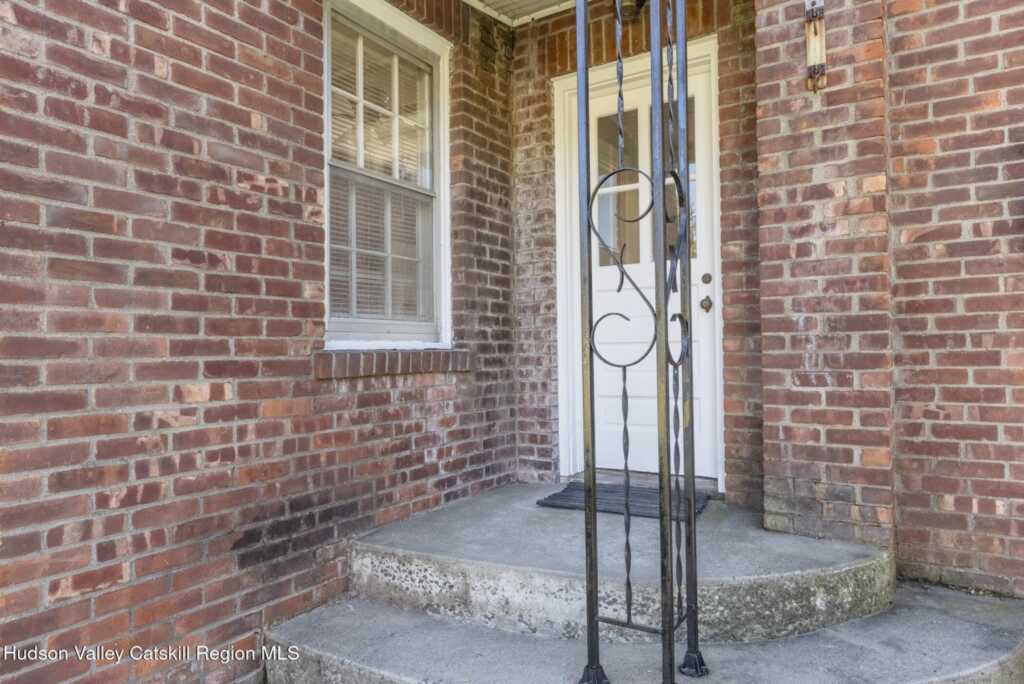 18 Bennett Avenue, Saugerties, NY 12477 - Photo 24 of 29