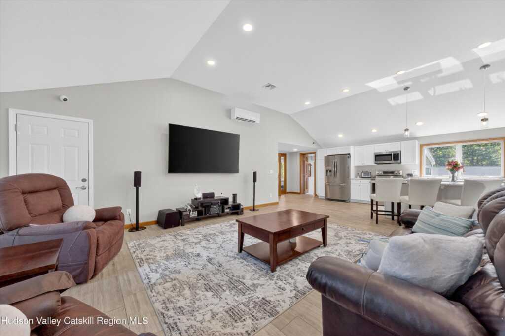 6 Hasbrouck Place, New Paltz, NY 12561 - Photo 4 of 38