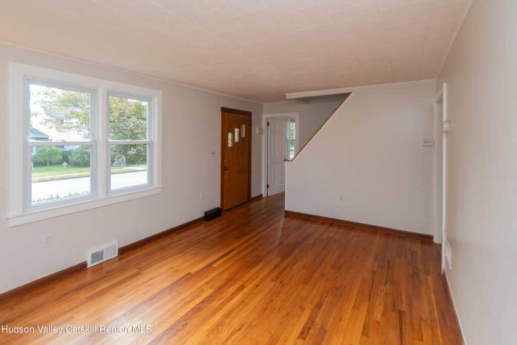 297 Clifton Avenue, Kingston, NY 12401 - Photo 11 of 35