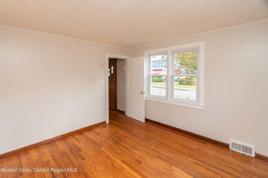 297 Clifton Avenue, Kingston, NY 12401 - Photo 15 of 35