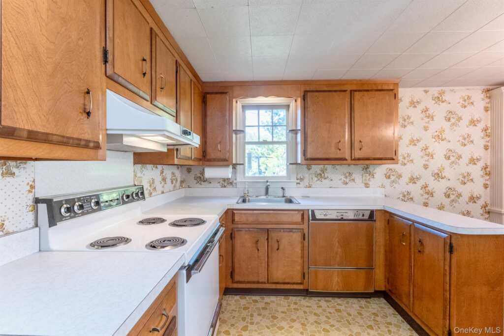57 Dunneman Avenue, Kingston, NY 12401 - Photo 14 of 43