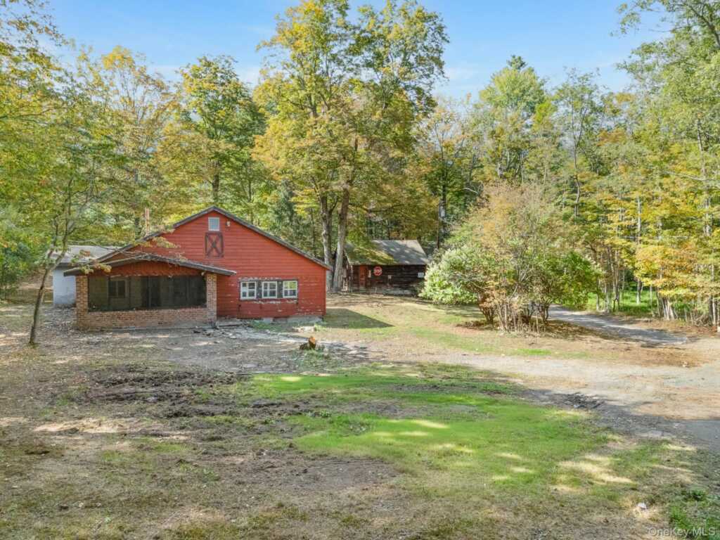 31 Bunny Run Road, Saugerties, NY 12477 - Photo 2 of 23