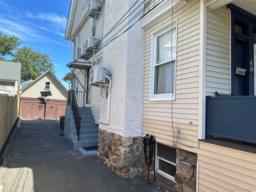 40 Crosby Place, Unit #Unit 2, New Rochelle, NY 10801 - Photo 3 of 9