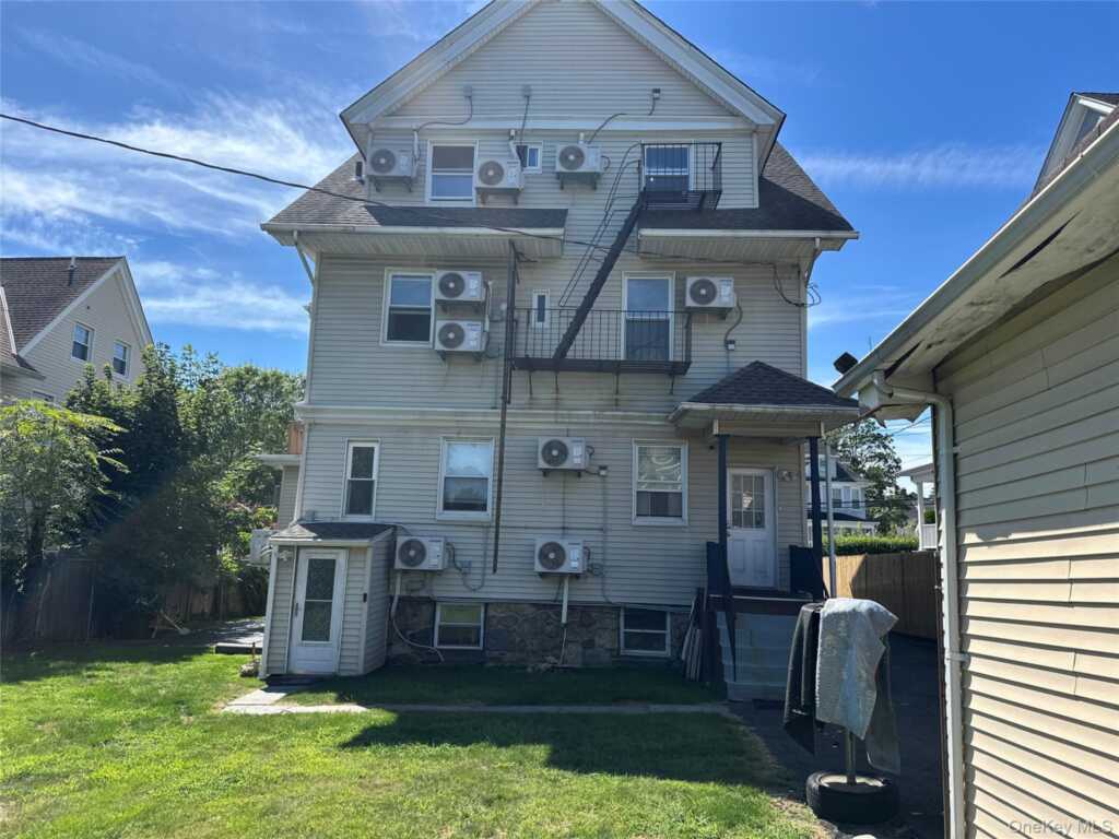 40 Crosby Place, Unit #Unit 2, New Rochelle, NY 10801 - Photo 4 of 9