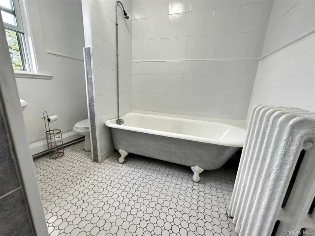 40 Crosby Place, Unit #Unit 2, New Rochelle, NY 10801 - Photo 8 of 9