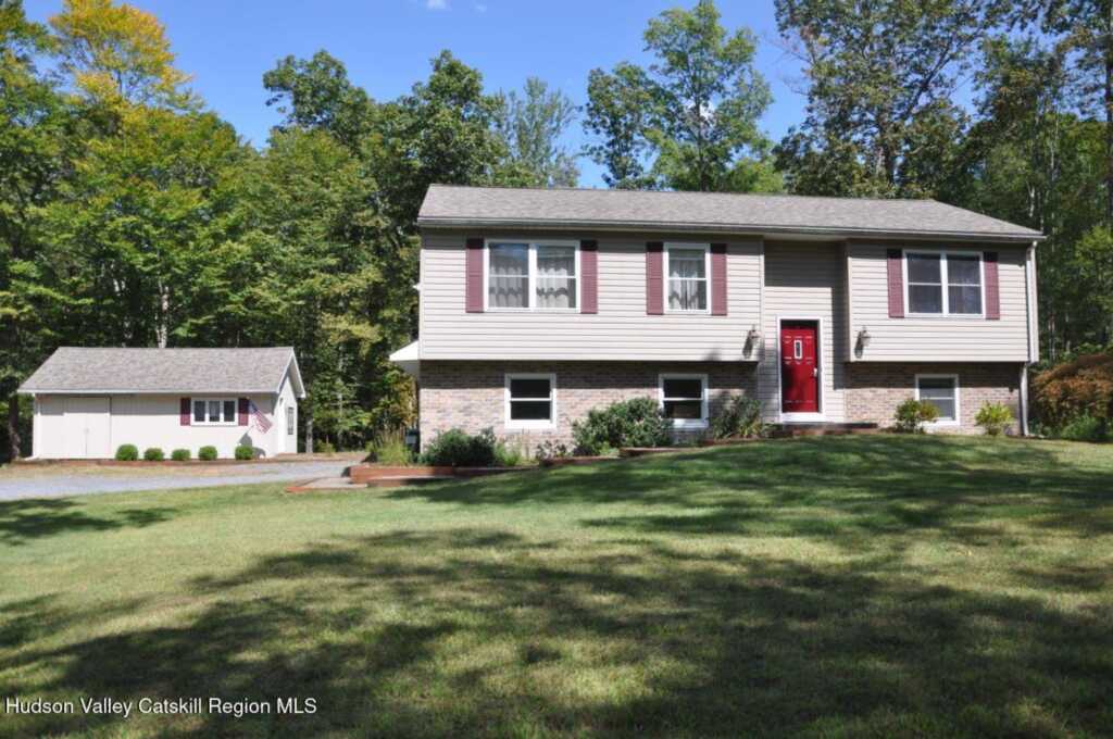 34 Laura Drive, New Paltz, NY 12561