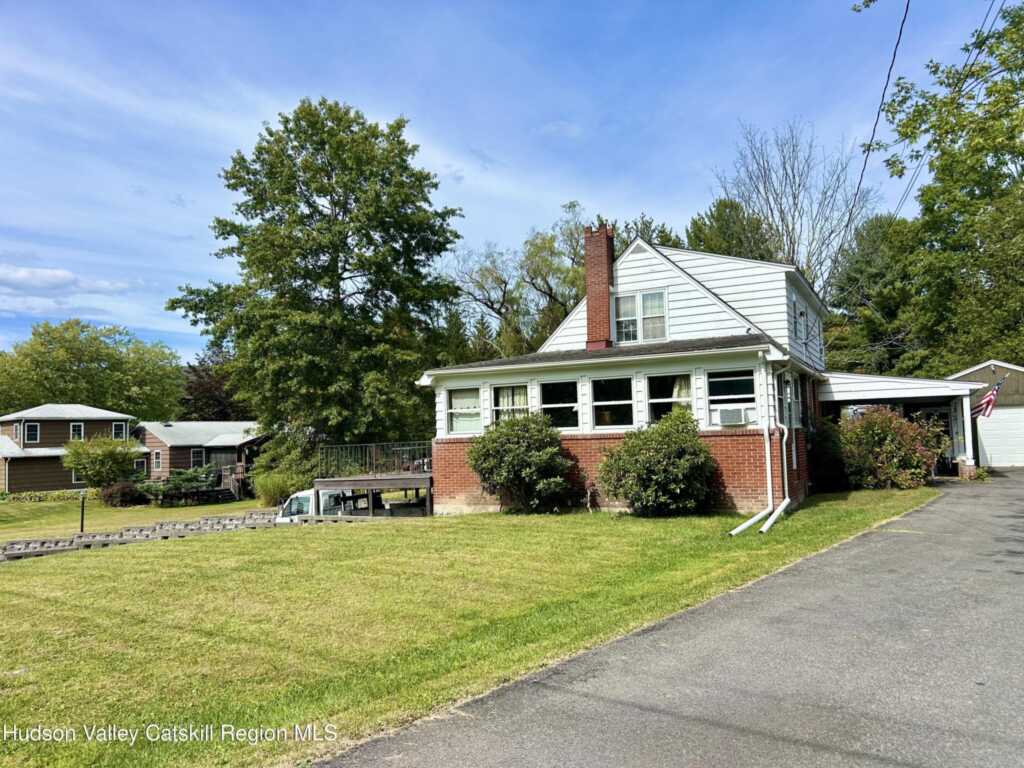 11 Julia Avenue, New Paltz, NY 12561