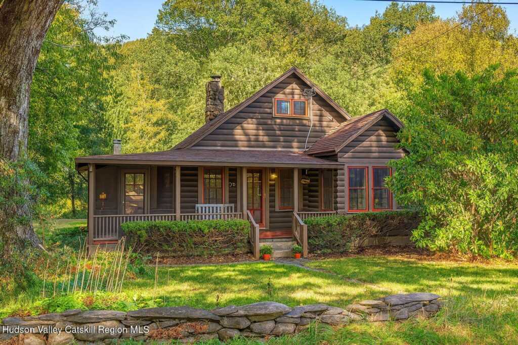 26 Esopus Avenue, Phoenicia, NY 12464