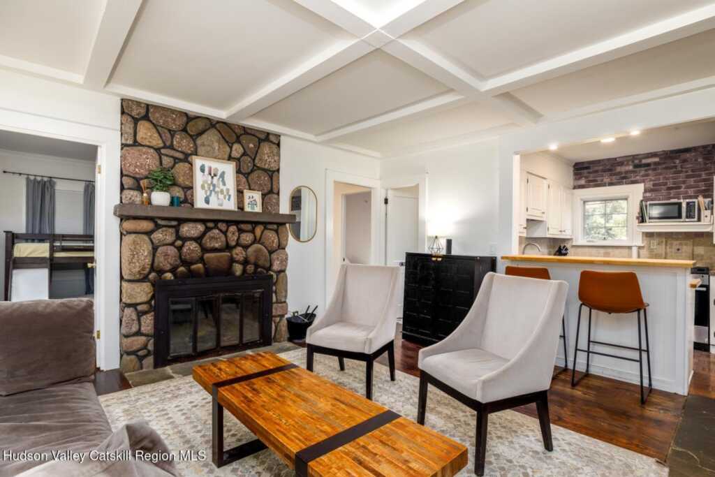 26 Esopus Avenue, Phoenicia, NY 12464 - Photo 2 of 21