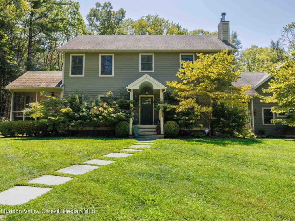 9 Estate Road, Saugerties, NY 12477 - Photo 4 of 44