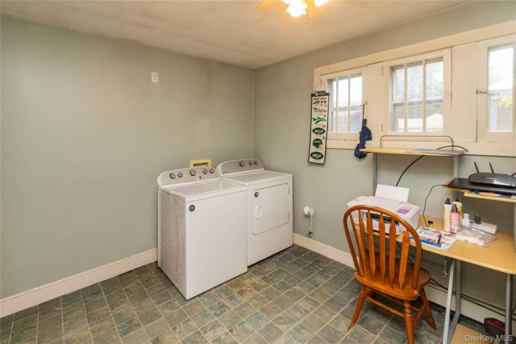 69 Washington Avenue, Kingston, NY 12401 - Photo 17 of 37