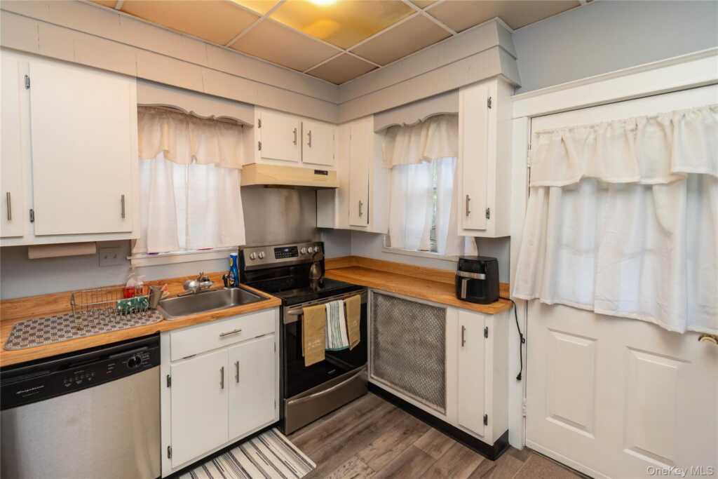 69 Washington Avenue, Kingston, NY 12401 - Photo 19 of 37