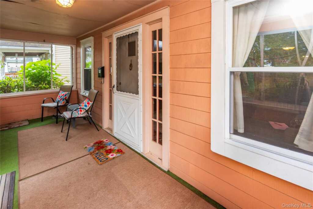 69 Washington Avenue, Kingston, NY 12401 - Photo 4 of 37