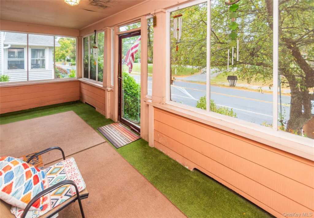 69 Washington Avenue, Kingston, NY 12401 - Photo 5 of 37