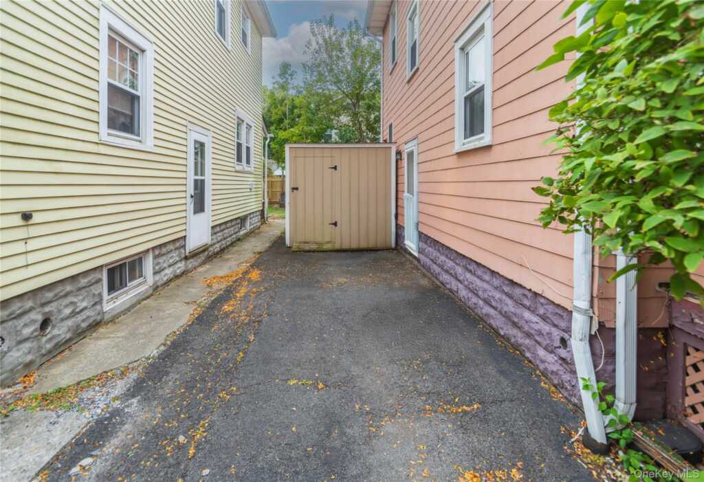 69 Washington Avenue, Kingston, NY 12401 - Photo 6 of 37