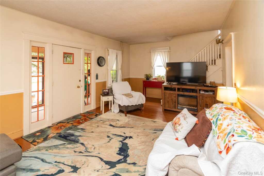 69 Washington Avenue, Kingston, NY 12401 - Photo 8 of 37