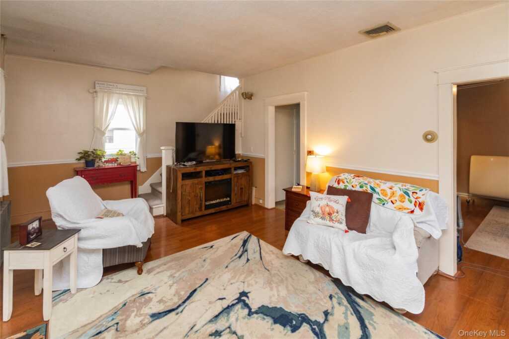 69 Washington Avenue, Kingston, NY 12401 - Photo 9 of 37