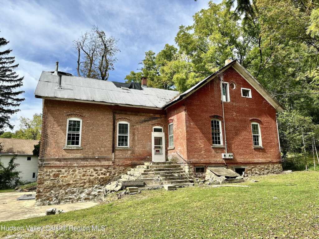 8 School House Lane, Rosendale, NY 12472 - Photo 2 of 24