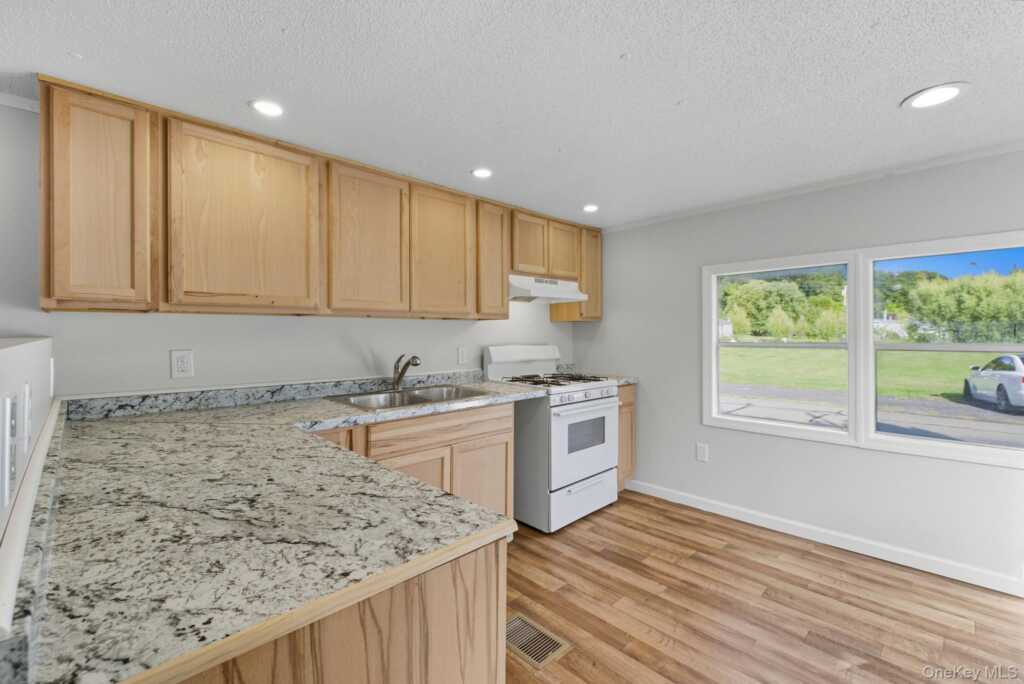 701-20 Sawkill Rd, Unit #20, Kingston, NY 12401 - Photo 4 of 29